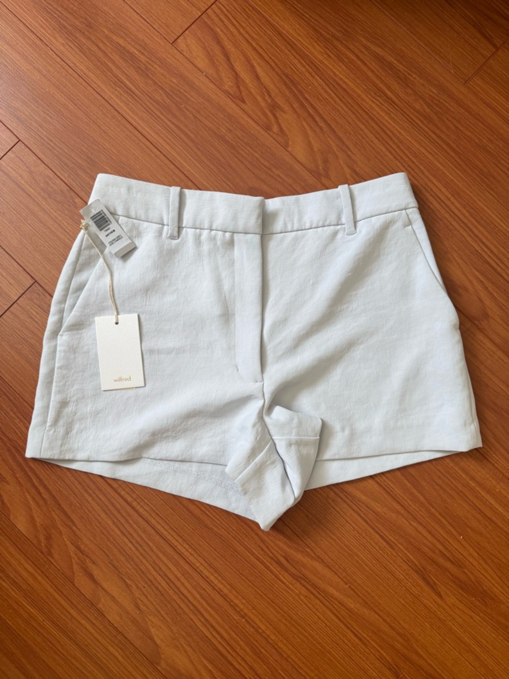 NWT Wilfred Anthem Short Frozen Grey Size 10 Aritzia #78407